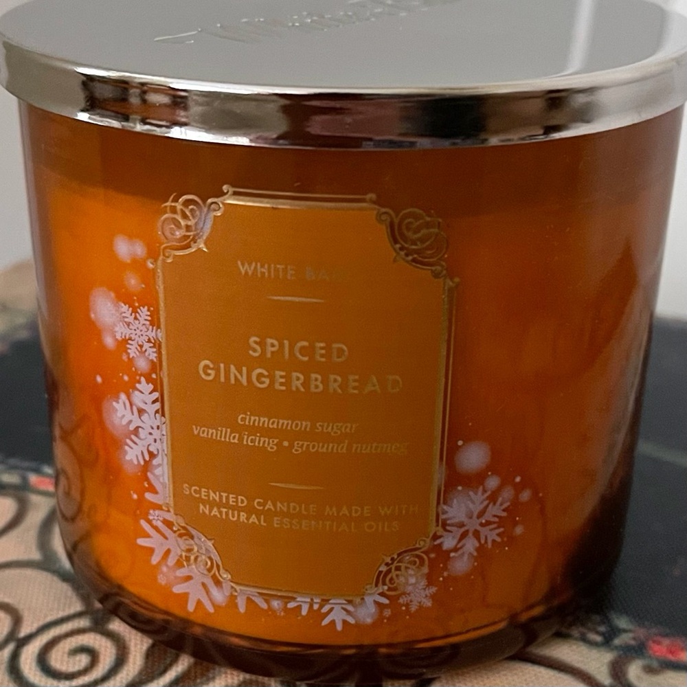 White Barn Spiced Gingerbread Three Wick Scented Candle - Picture 7 of 10